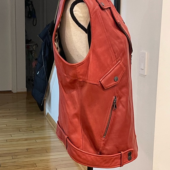 Cache leather red vest!! Leopard lining!!! - Picture 2 of 8